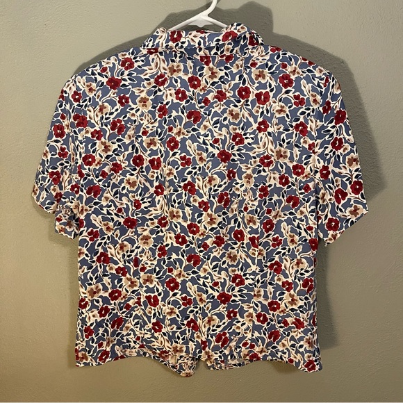 Women’s Floral Button Down - Picture 4 of 4